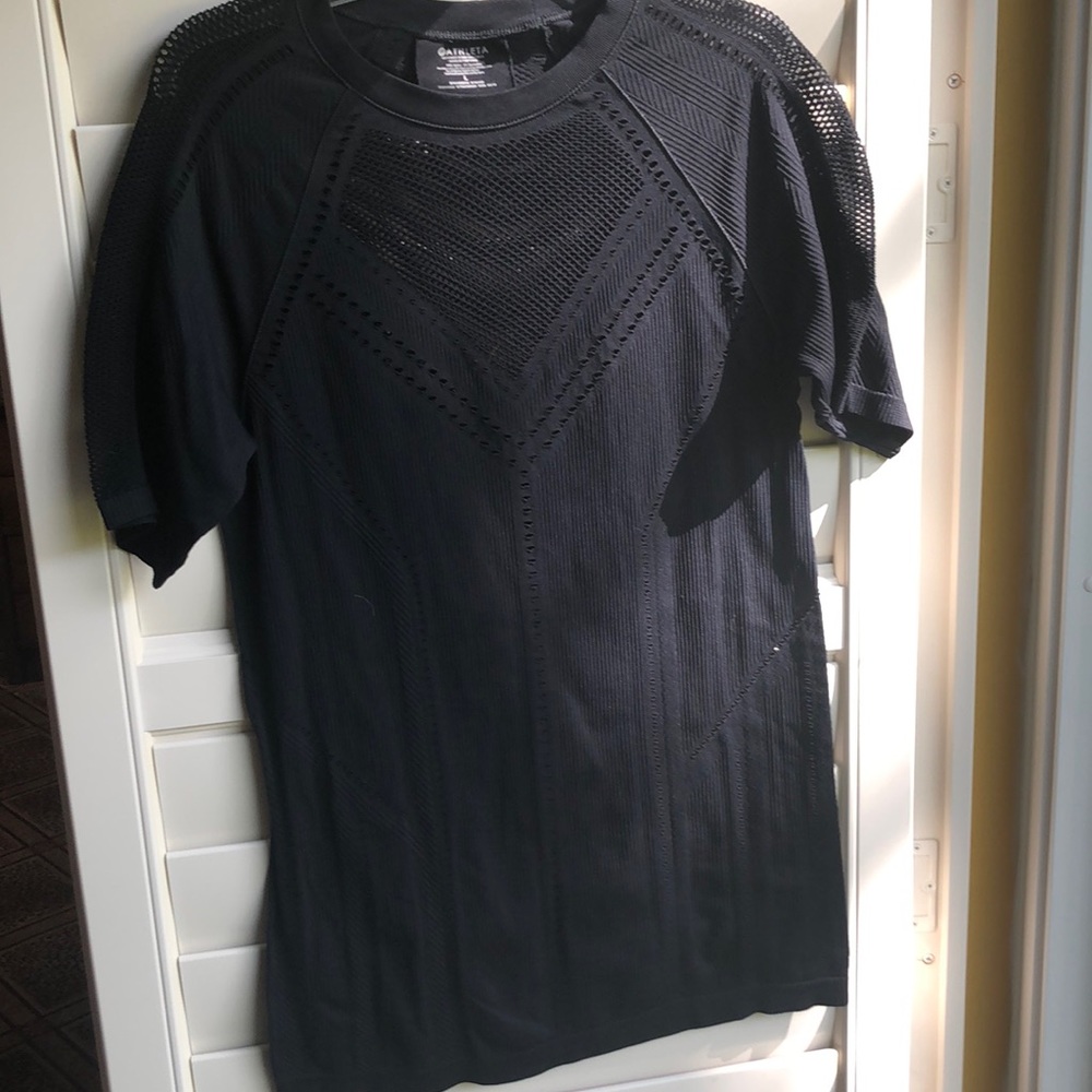 28 inch long Large ATHLETA work out shirt.